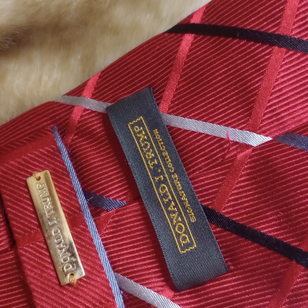 Donald J. Trump Silk Dress Tie classic red stripe - Picture 4 of 4